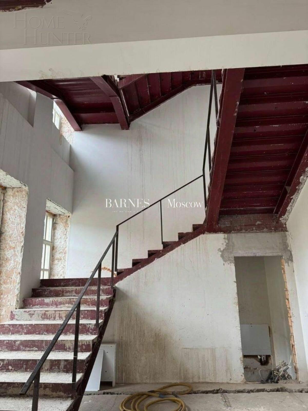 3-этажный коттедж 930 м² без отделки