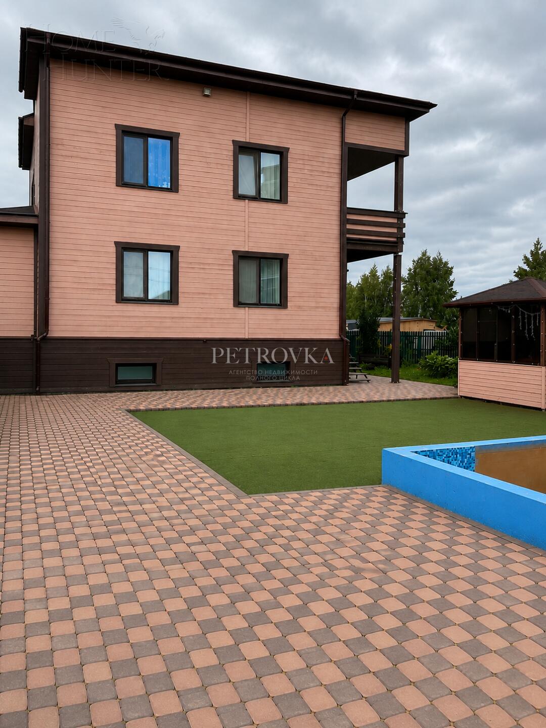 3-этажный коттедж 333.7 м² с отделкой