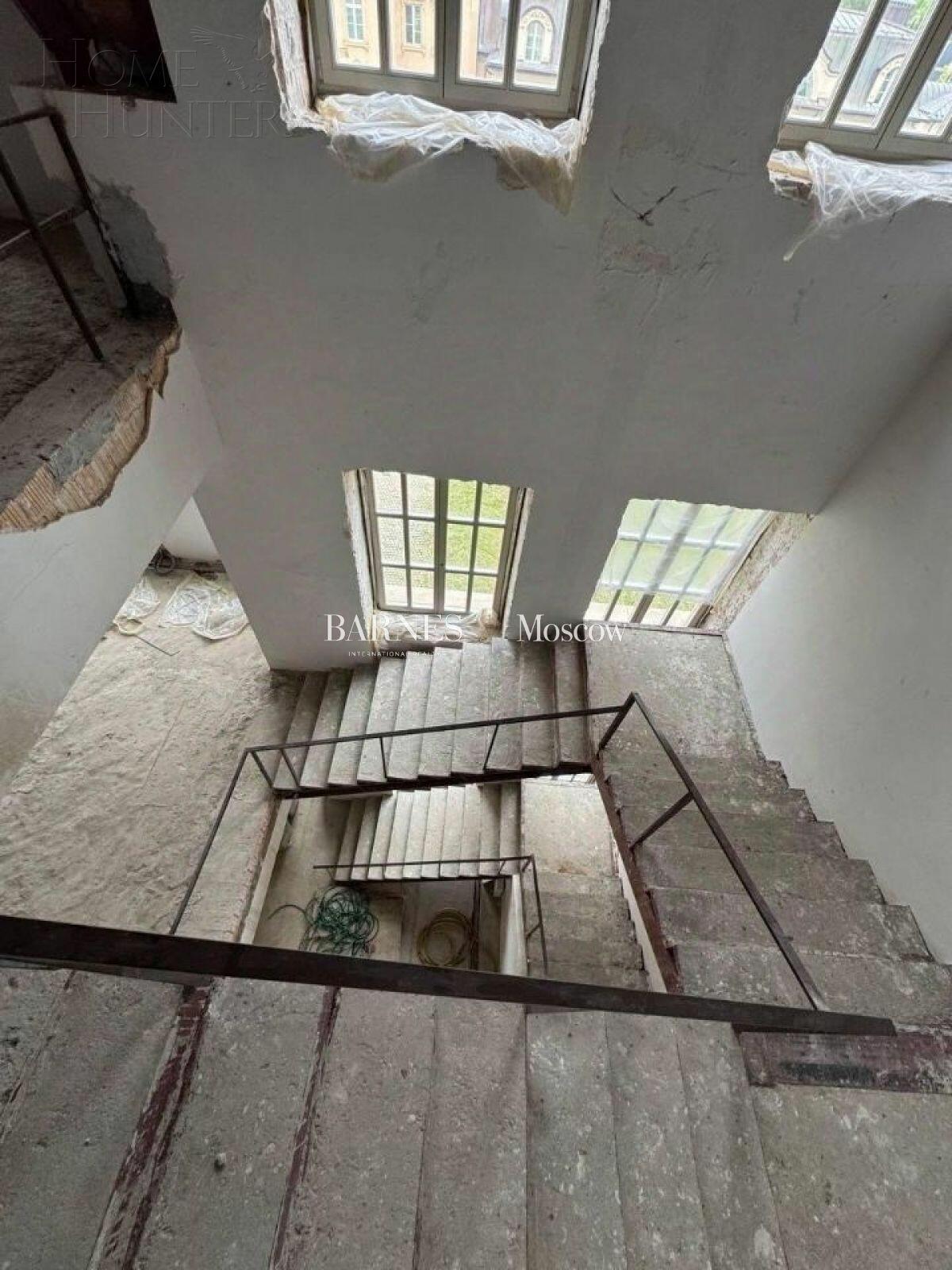3-этажный коттедж 930 м² без отделки
