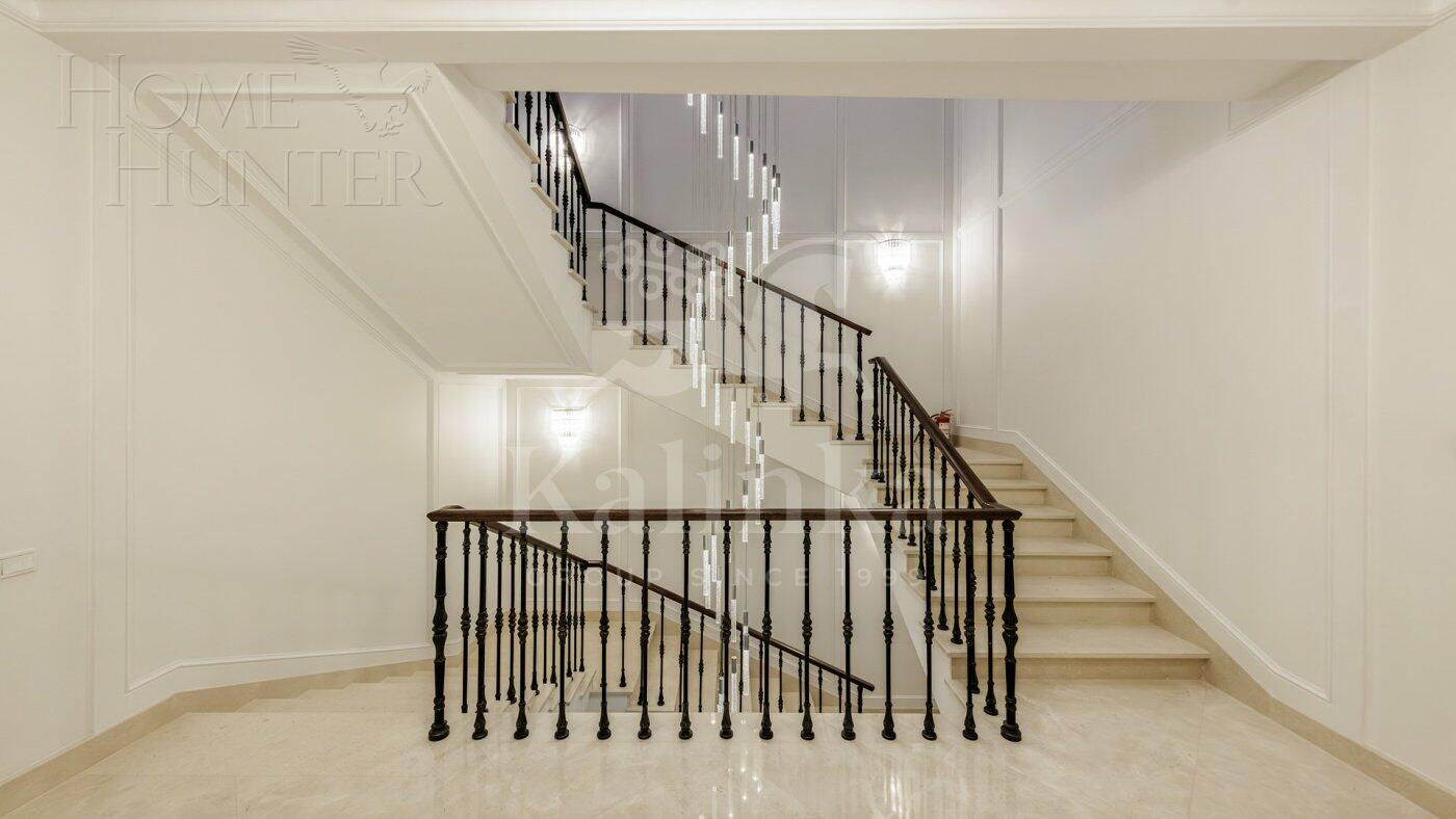 2-этажный коттедж 1 350 м² с отделкой