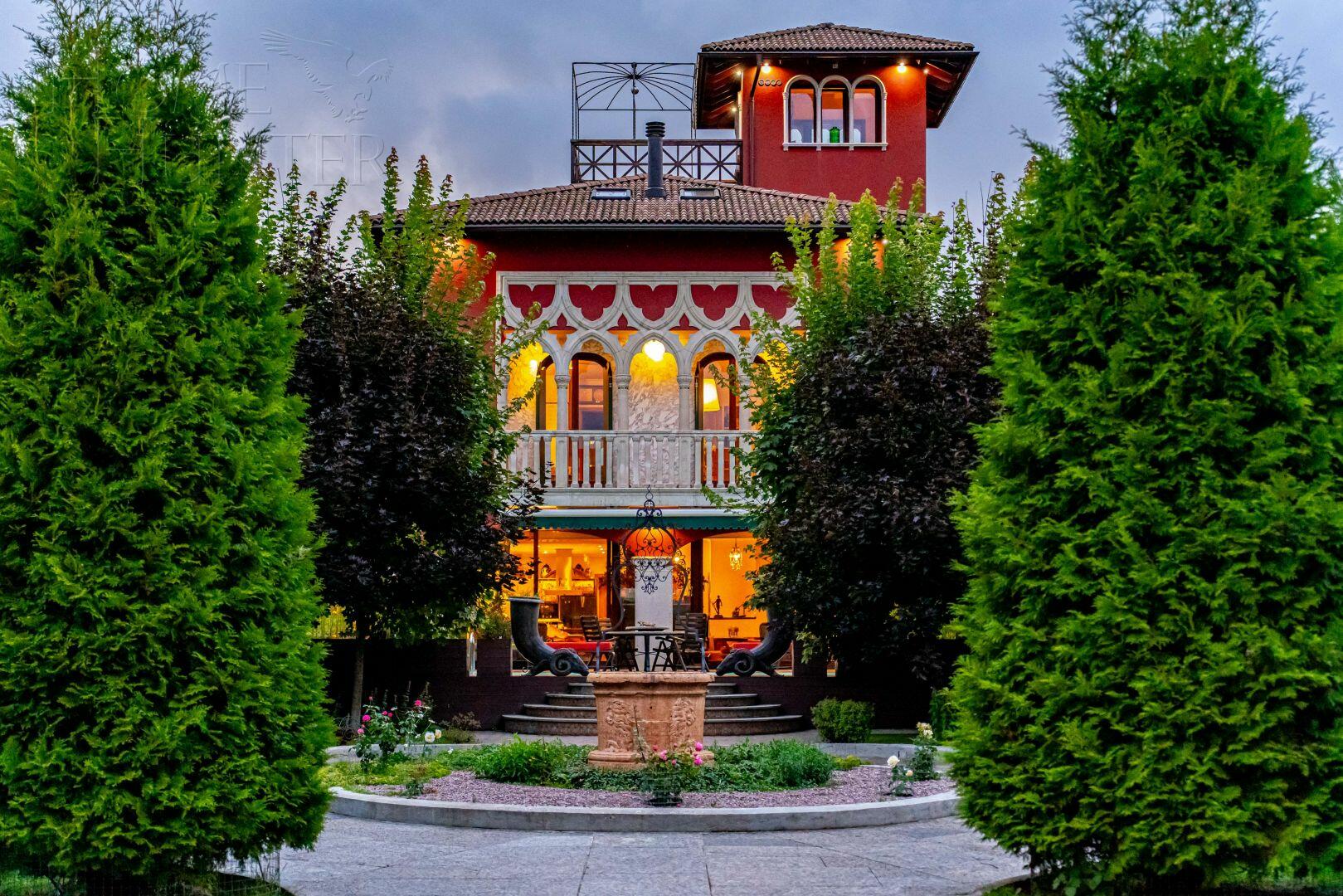 2-этажный коттедж 350 м² с отделкой