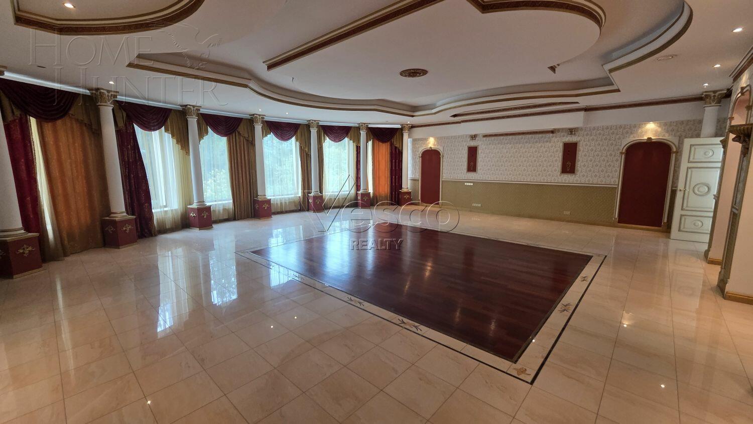 2-этажный коттедж 1 250 м² с отделкой