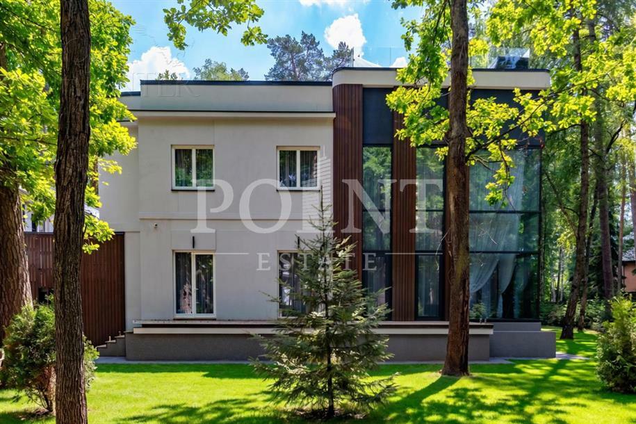 3-этажный коттедж 1 800 м² с отделкой
