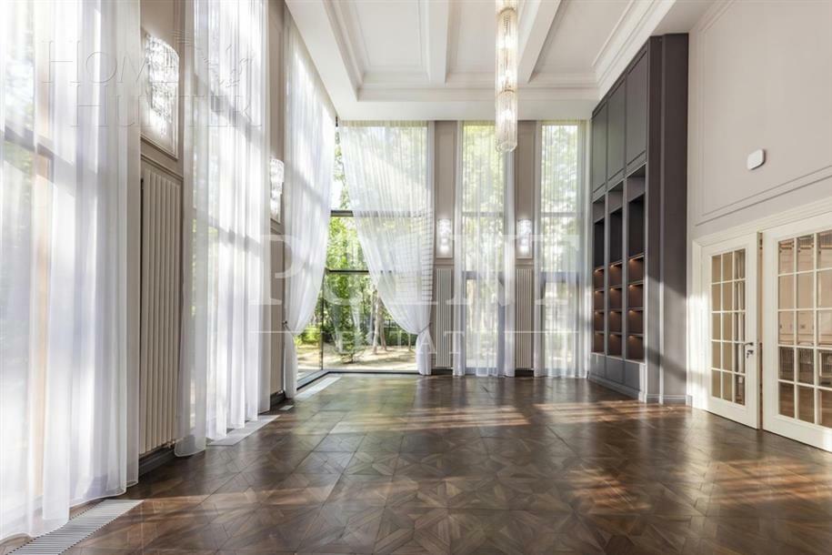 3-этажный коттедж 1 800 м² с отделкой