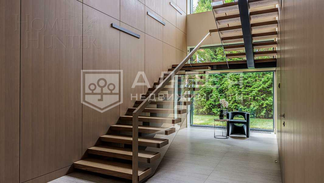 2-этажный коттедж 550 м² с отделкой