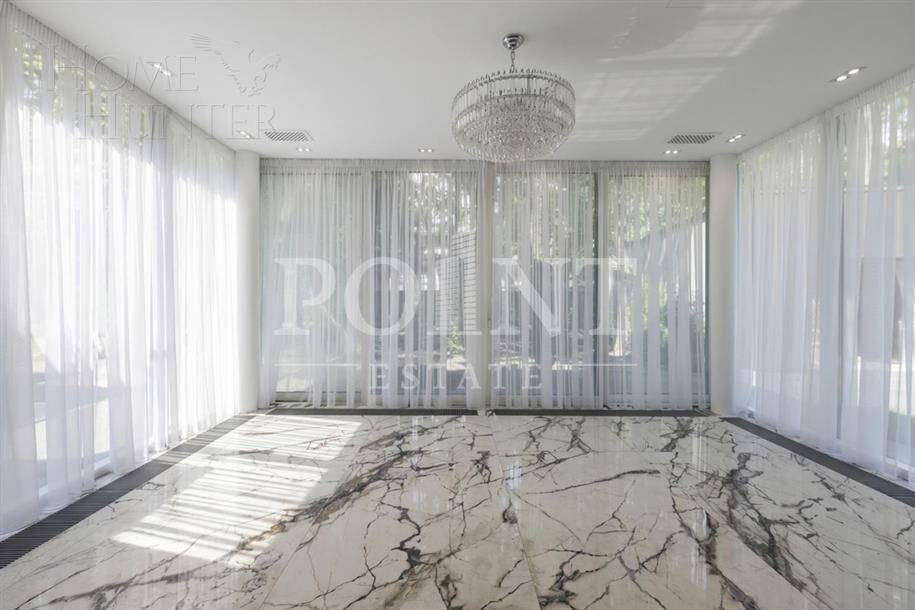 3-этажный коттедж 1 800 м² с отделкой