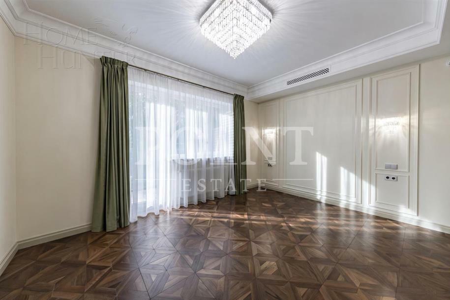 3-этажный коттедж 1 800 м² с отделкой