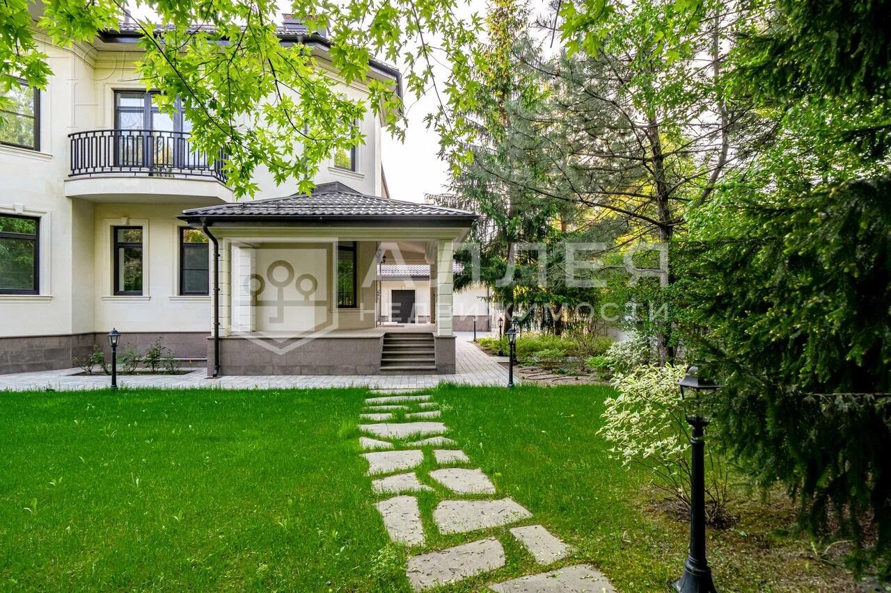 2-этажный коттедж 1 250 м² с отделкой