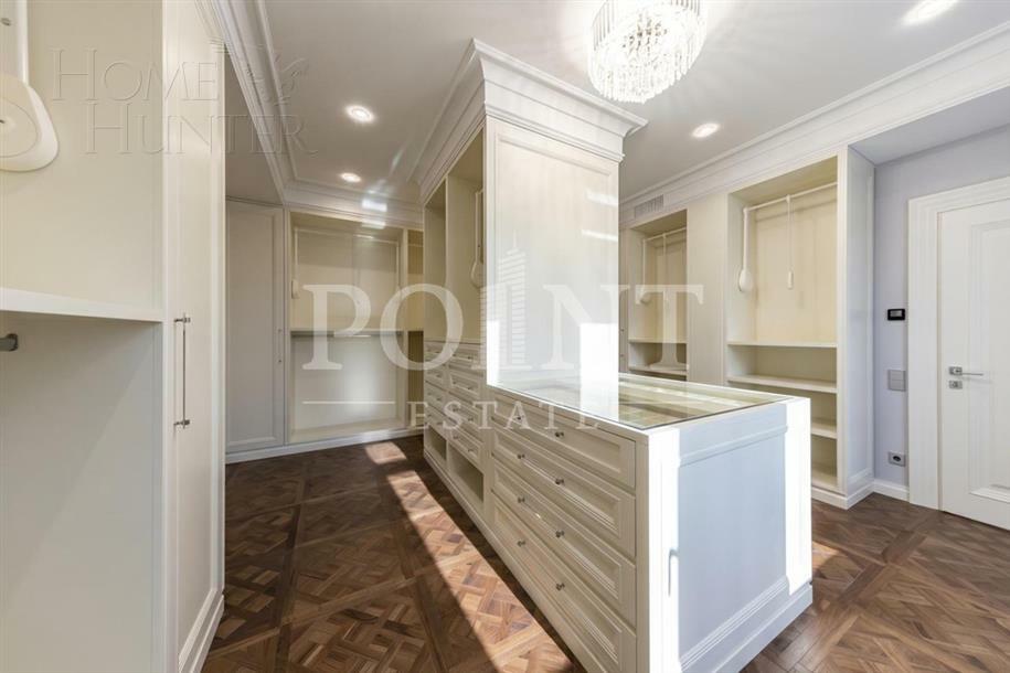 3-этажный коттедж 1 800 м² с отделкой