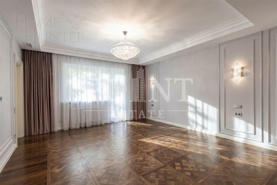 3-этажный коттедж 1 800 м² с отделкой