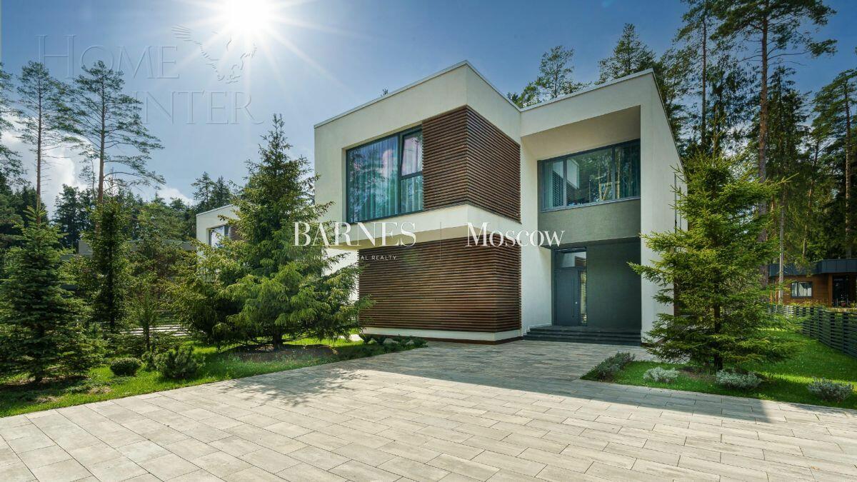 2-этажный коттедж 300 м² с отделкой
