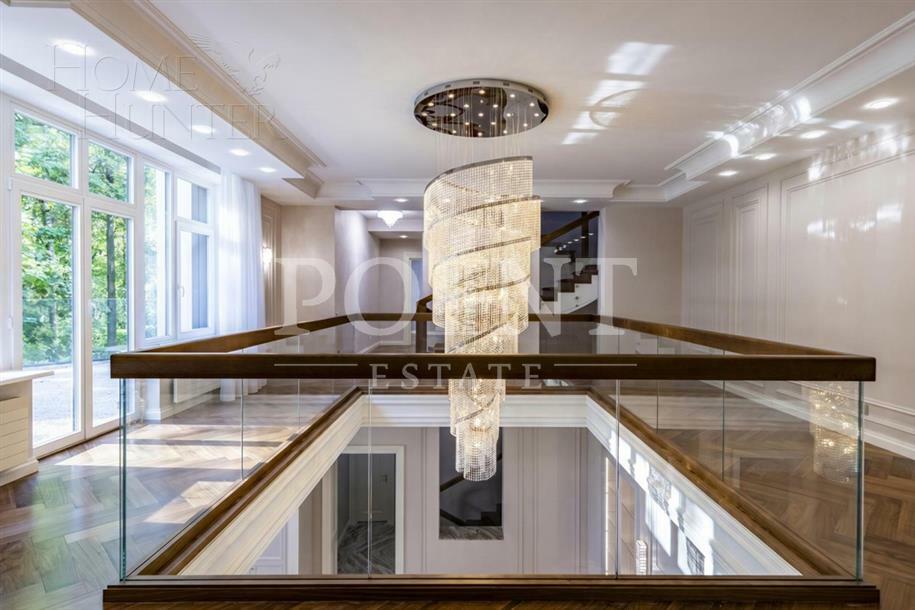 3-этажный коттедж 1 800 м² с отделкой