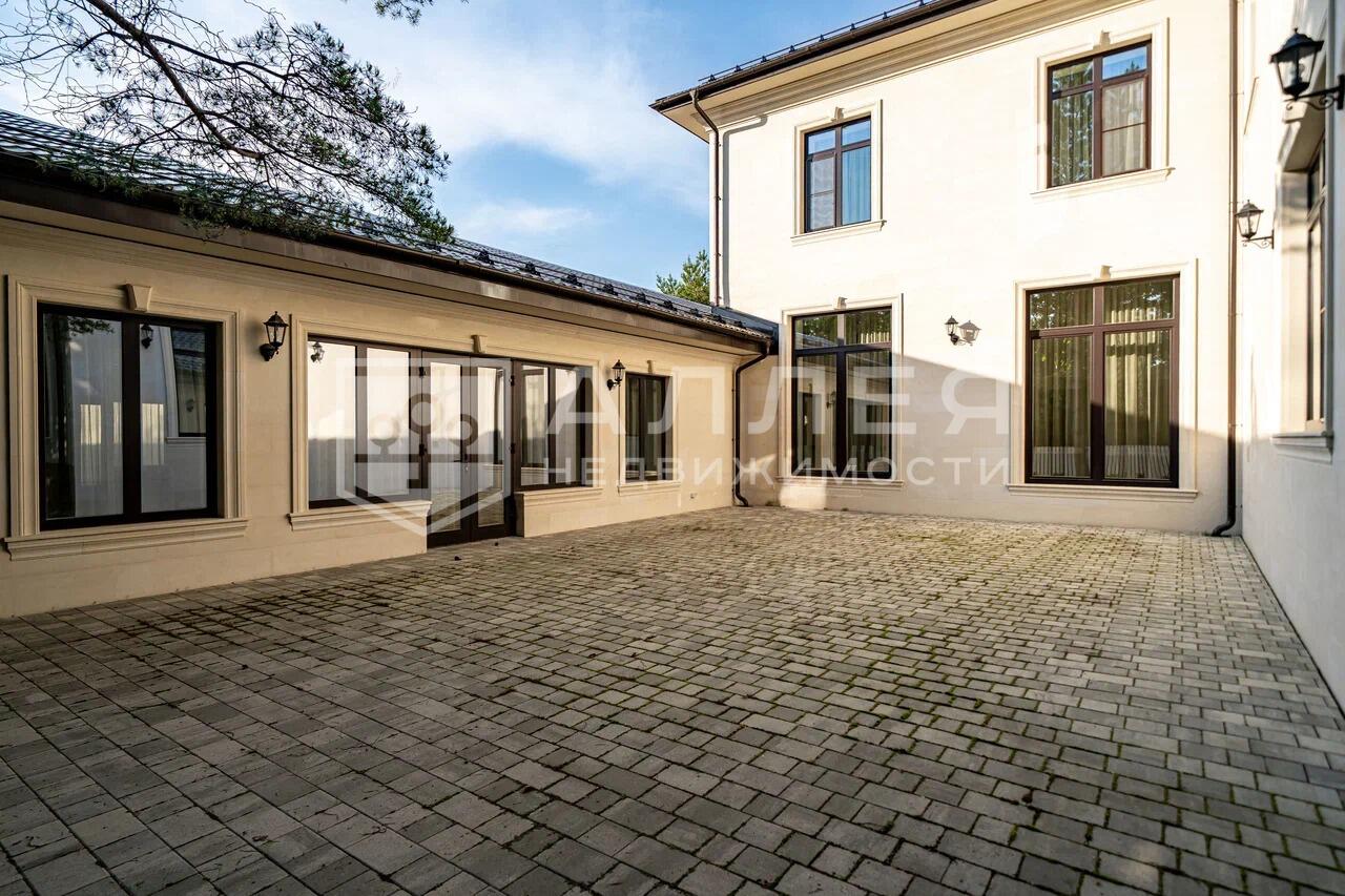 2-этажный коттедж 1 250 м² с отделкой