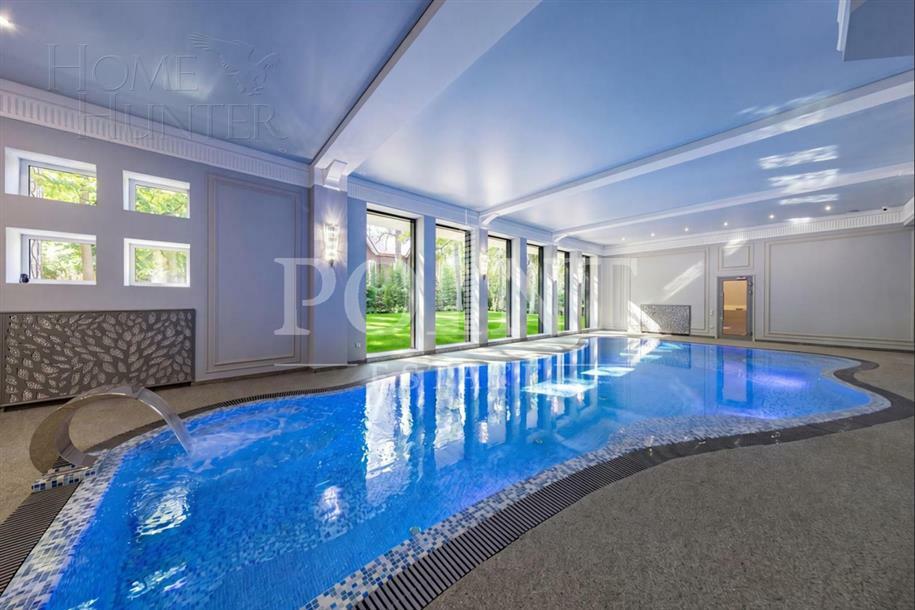 3-этажный коттедж 1 800 м² с отделкой