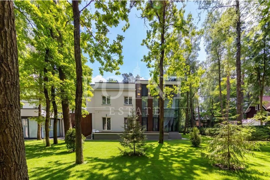 3-этажный коттедж 1 800 м² с отделкой
