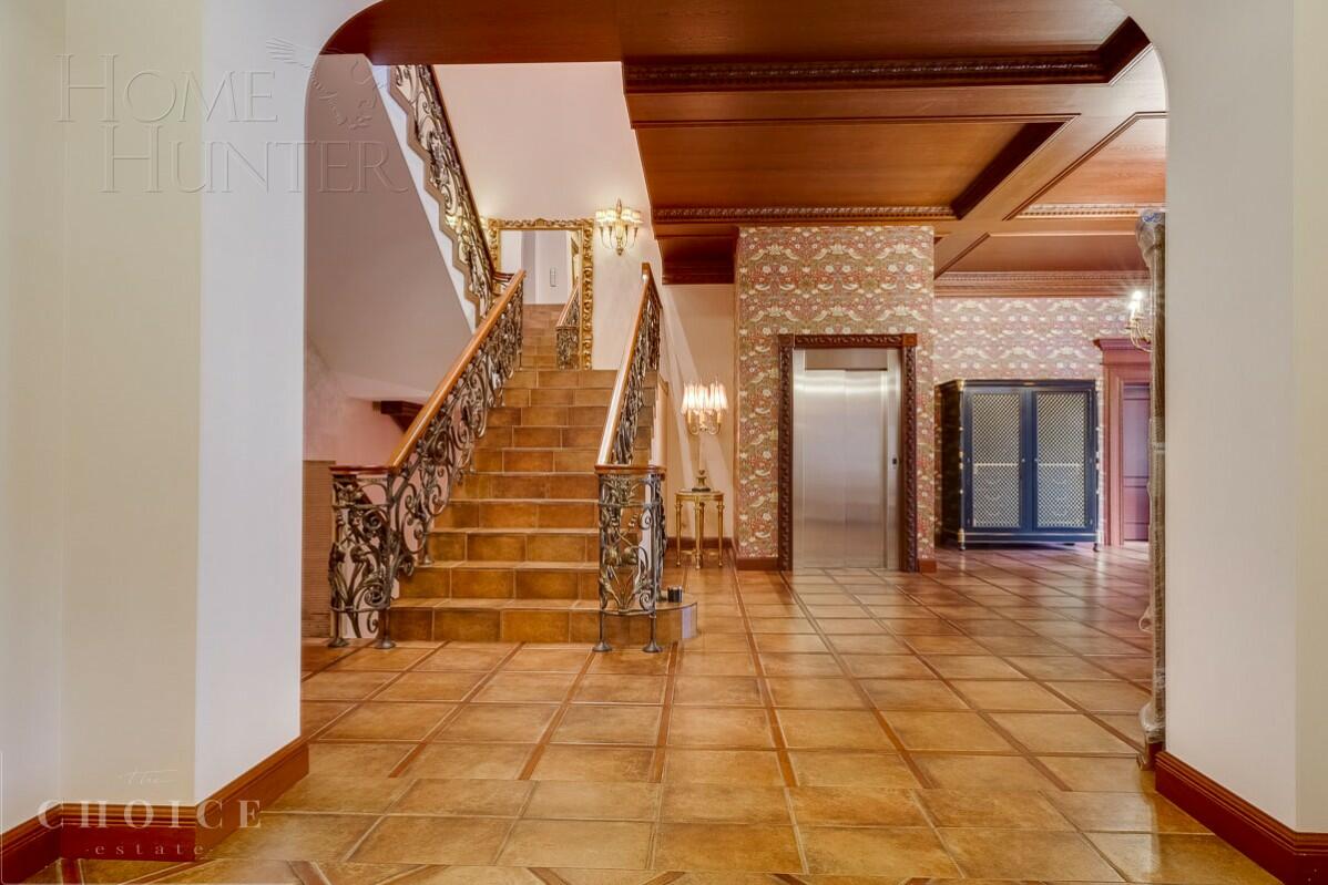 2-этажный коттедж 1 100 м² с отделкой