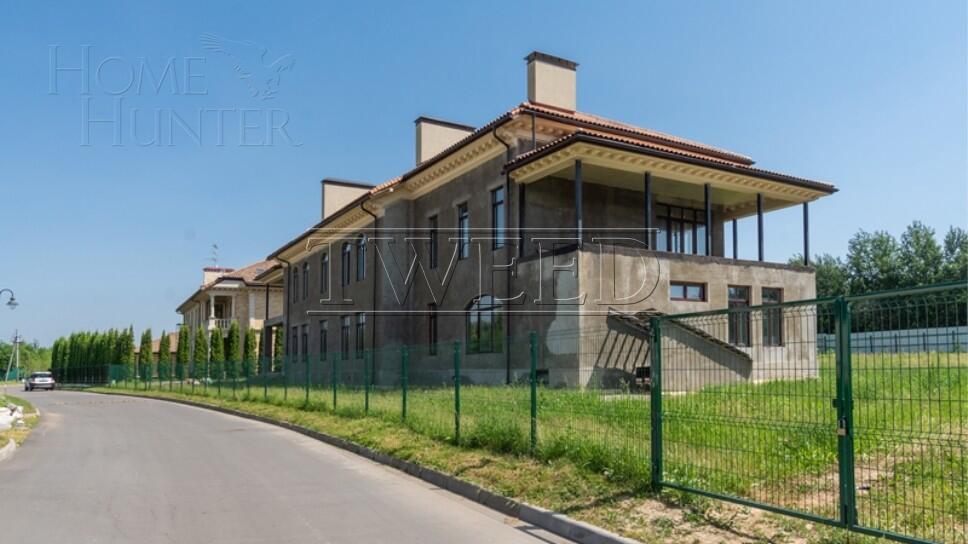 3-этажный коттедж 1 530 м² с отделкой