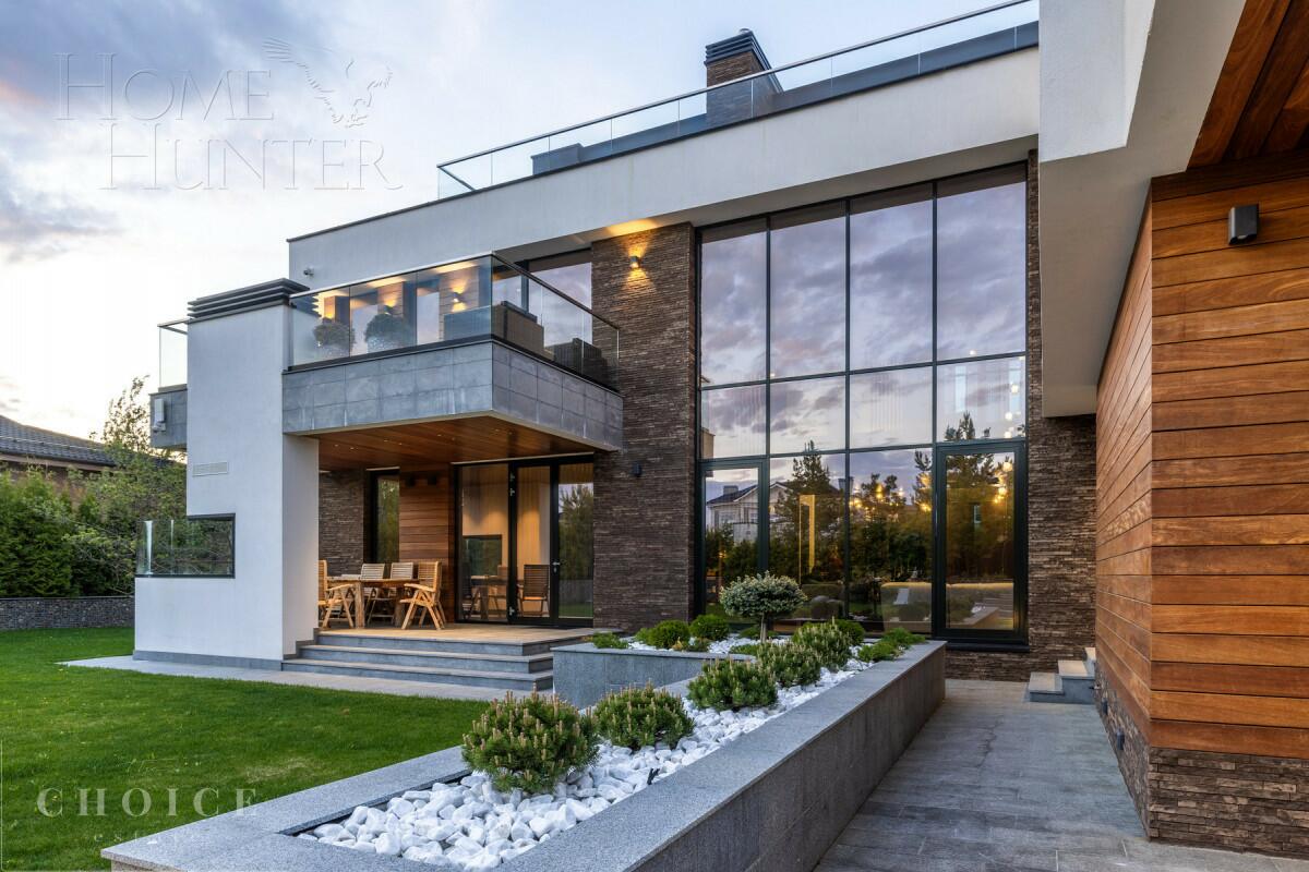 3-этажный коттедж 550 м² с отделкой