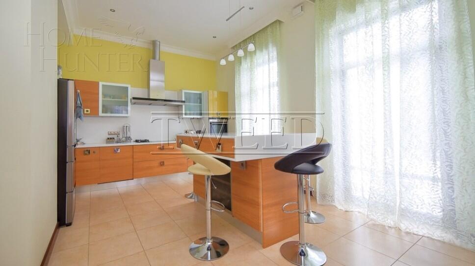 4-этажный коттедж 1 786 м² с отделкой