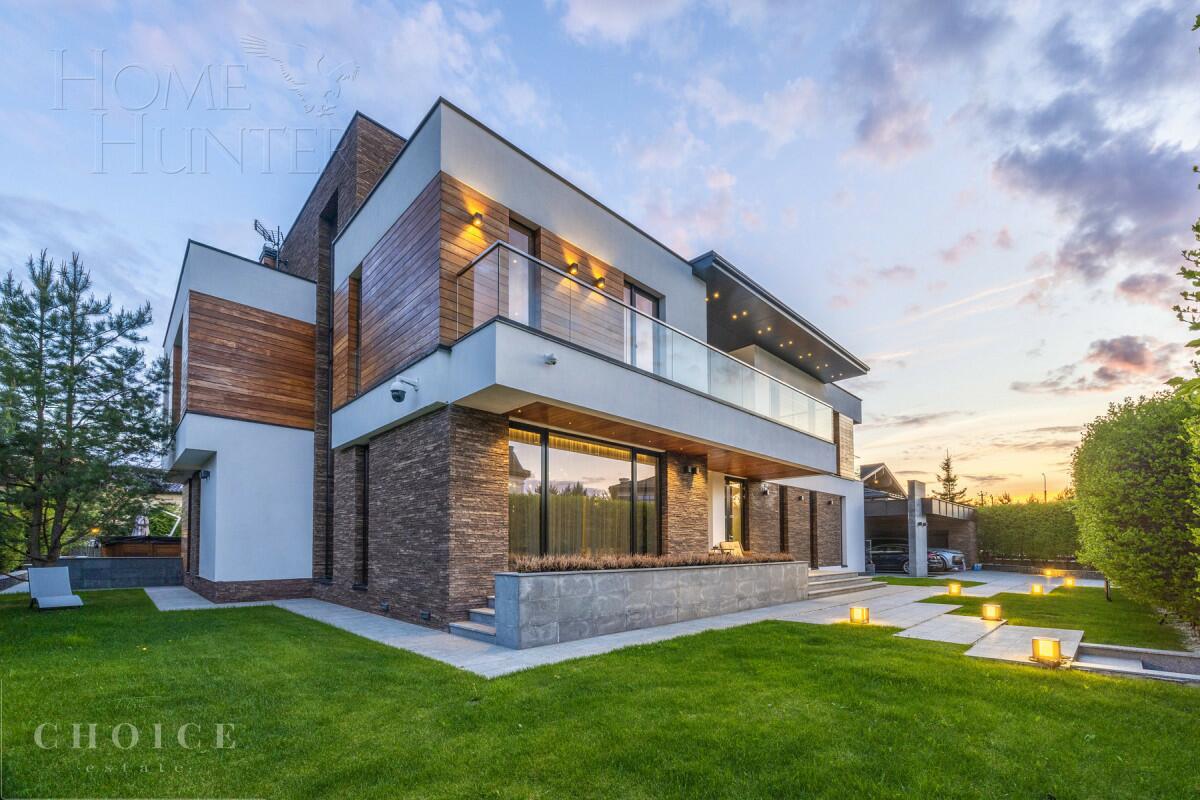 3-этажный коттедж 550 м² с отделкой