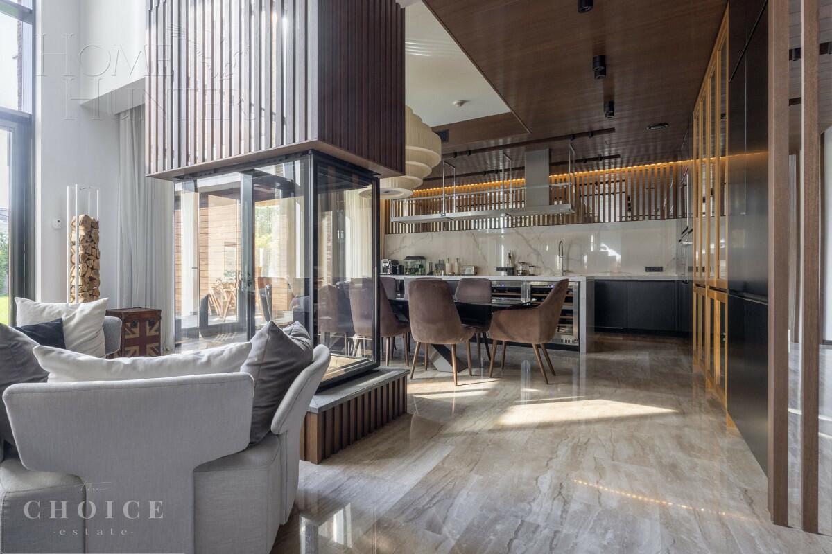 3-этажный коттедж 550 м² с отделкой
