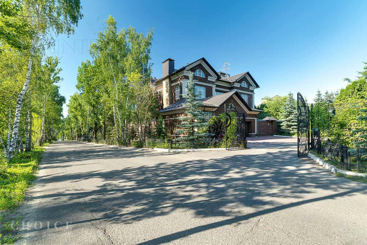 4-этажный коттедж 1 200 м² с отделкой