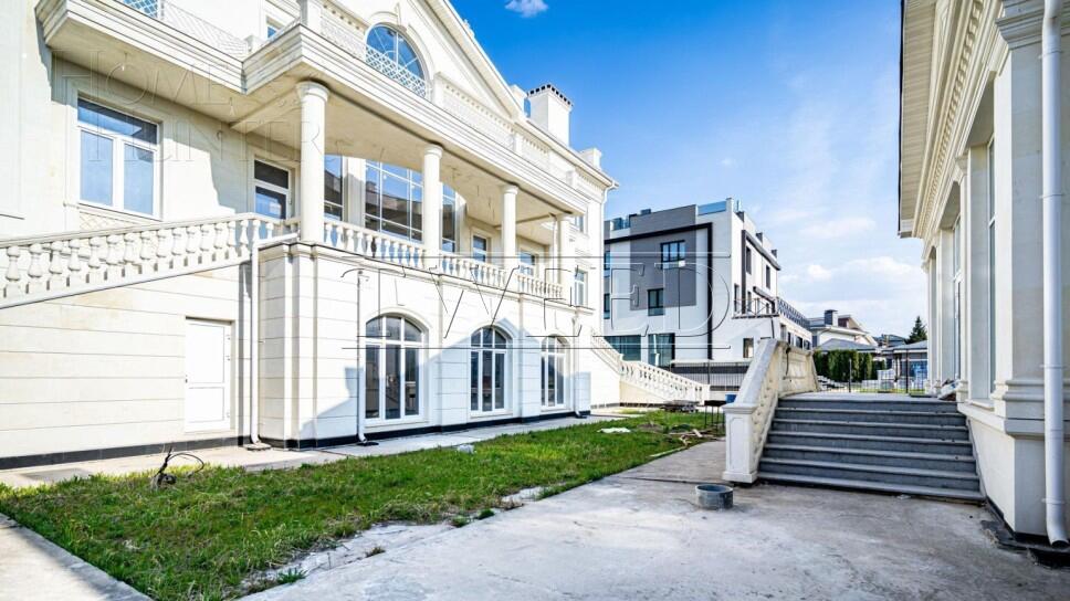 3-этажный коттедж 1 532 м² без отделки