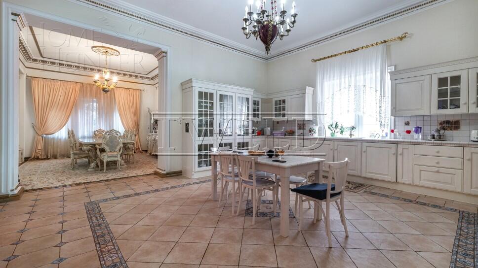 3-этажный коттедж 1 200 м² с отделкой