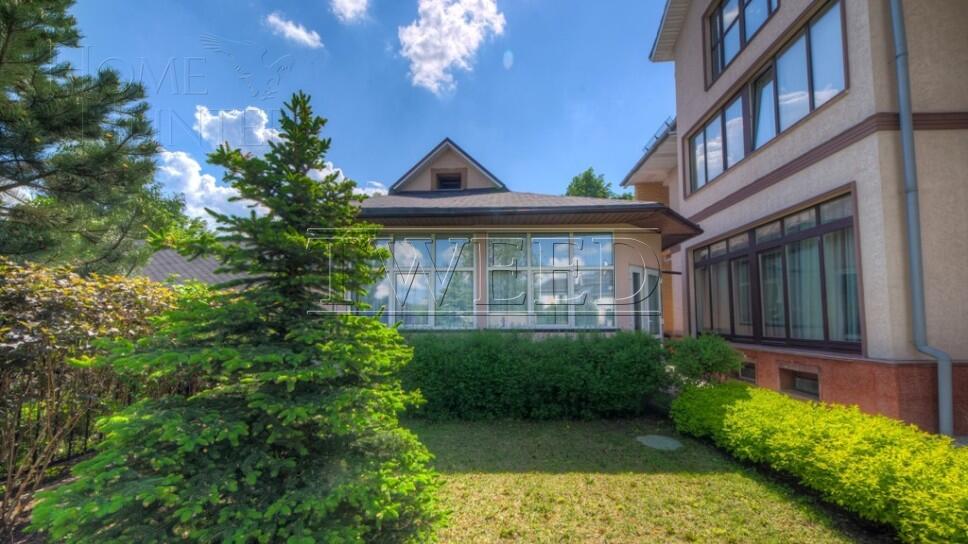 3-этажный коттедж 620 м² с отделкой
