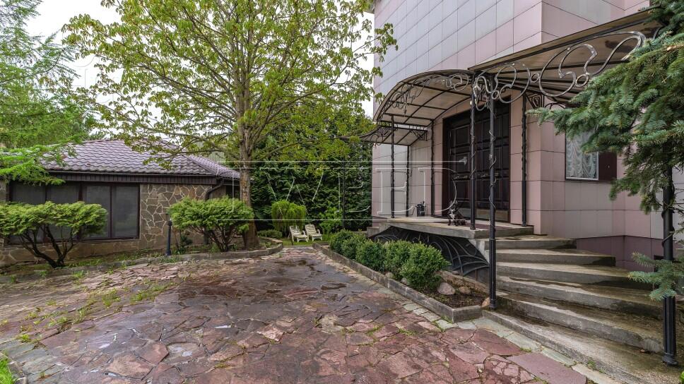 3-этажный коттедж 1 200 м² с отделкой