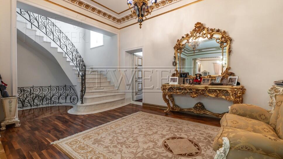 3-этажный коттедж 1 200 м² с отделкой