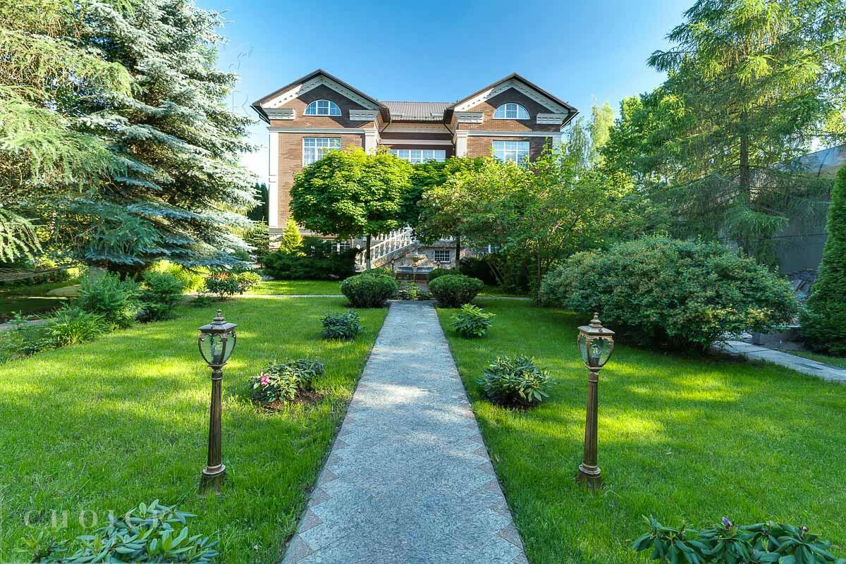 4-этажный коттедж 1 200 м² с отделкой