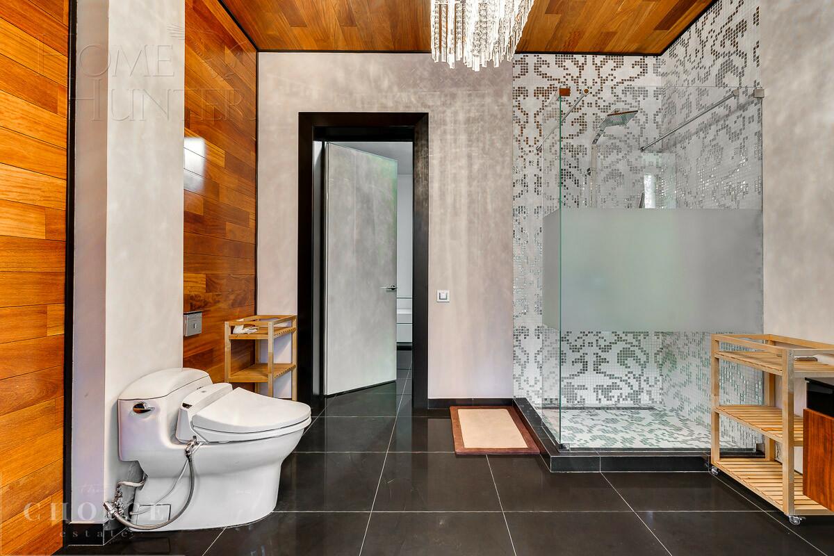 3-этажный коттедж 1 300 м² с отделкой