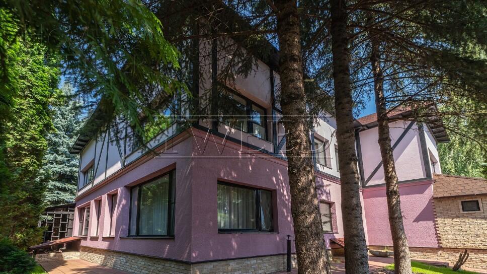 3-этажный коттедж 500 м² с отделкой