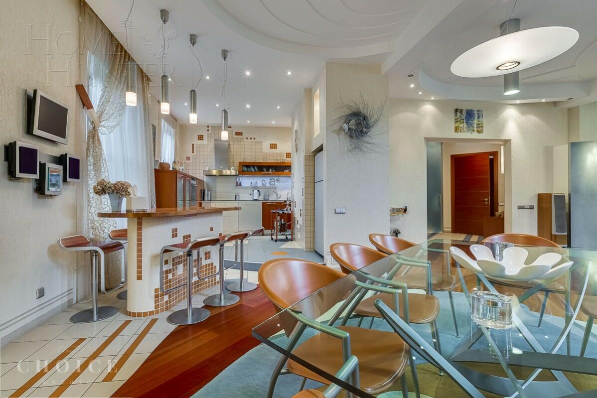 4-этажный коттедж 540 м² с отделкой