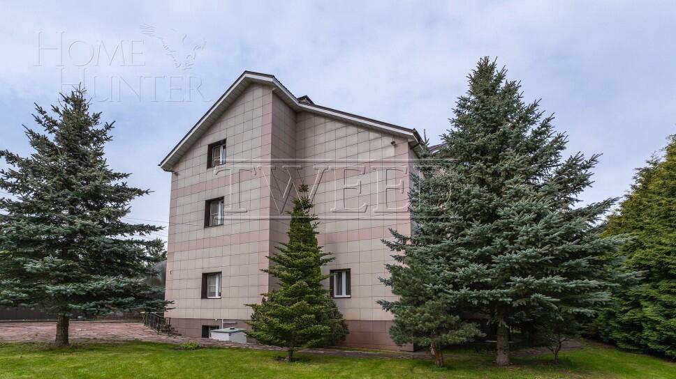3-этажный коттедж 1 200 м² с отделкой