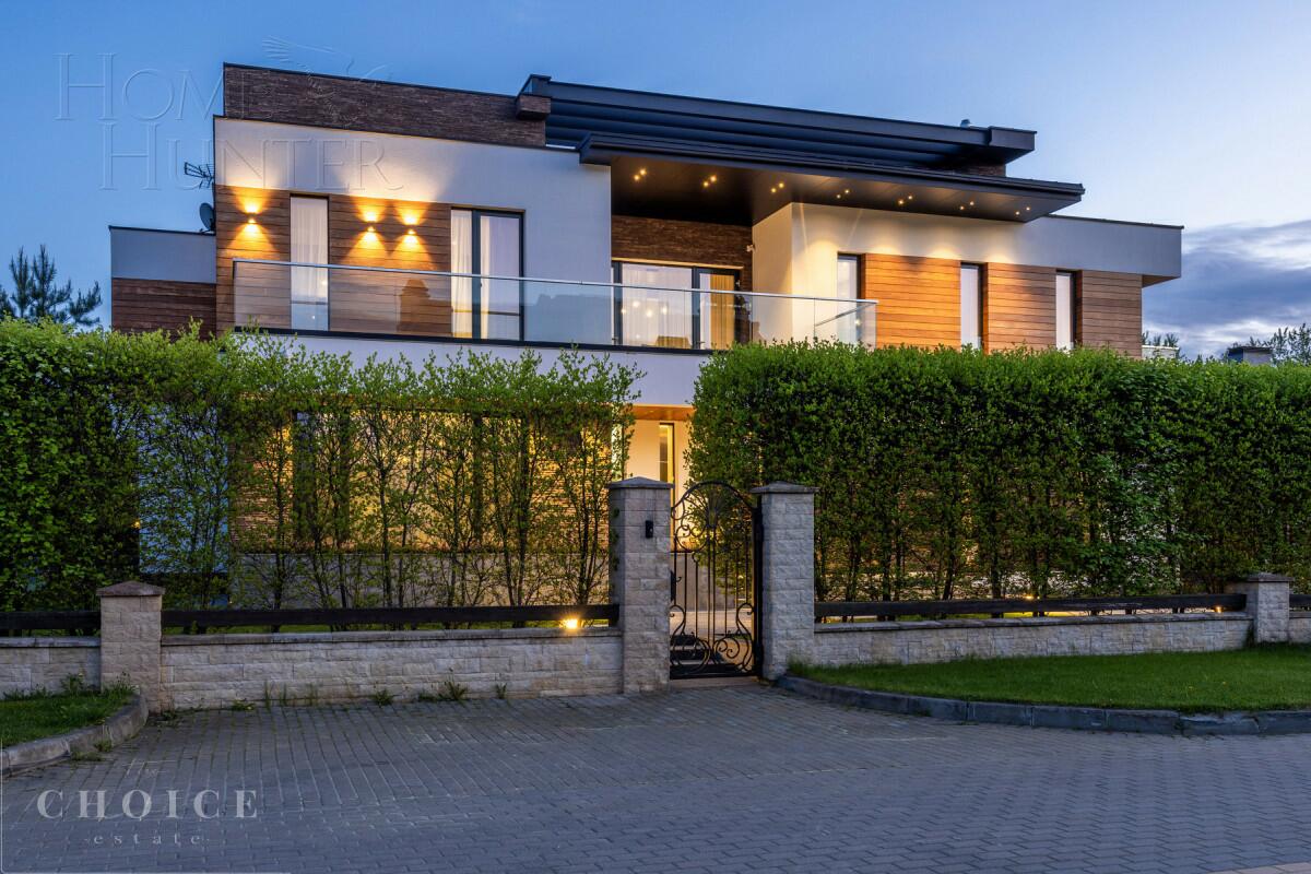 3-этажный коттедж 550 м² с отделкой