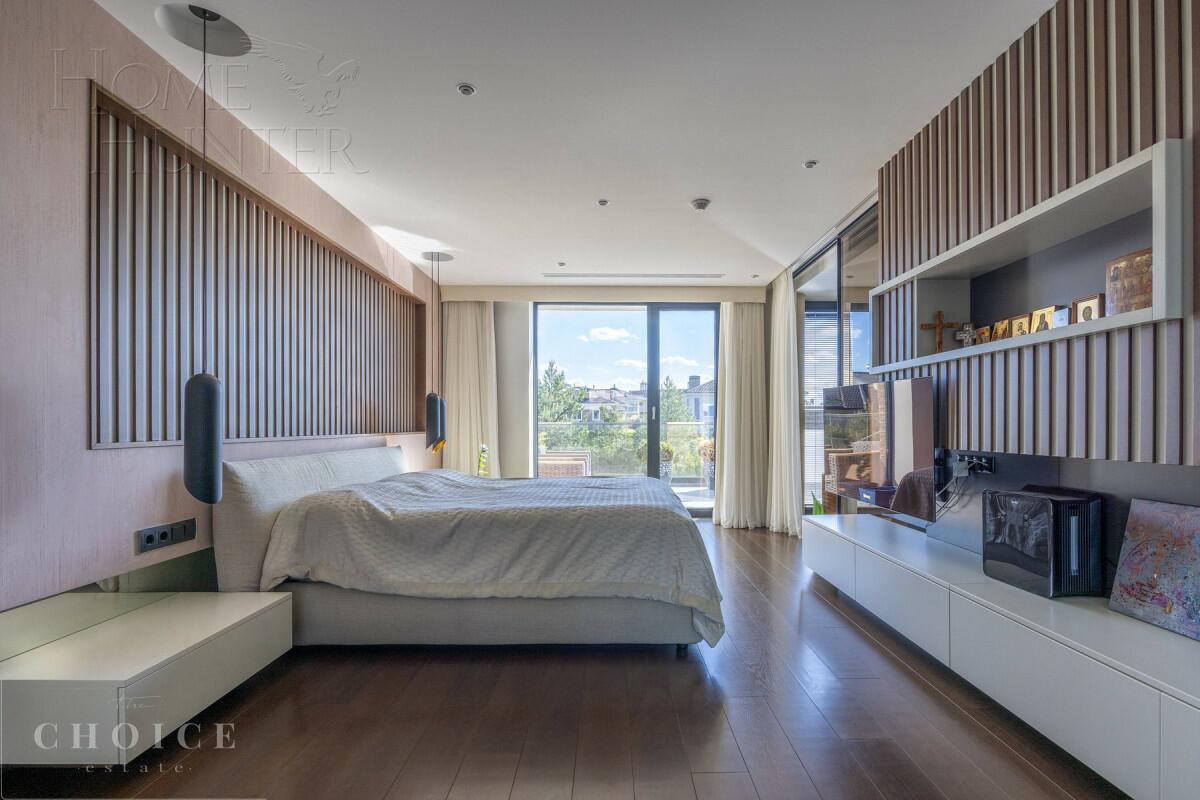 3-этажный коттедж 550 м² с отделкой