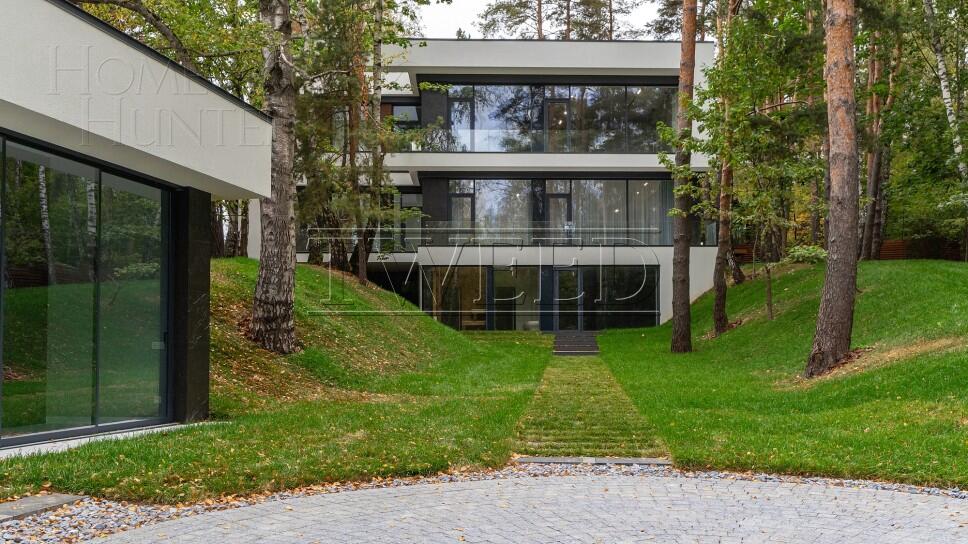 2-этажный коттедж 650 м² с отделкой