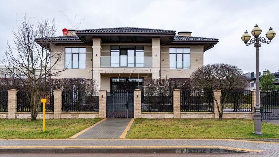 2-этажный коттедж 640 м² с отделкой
