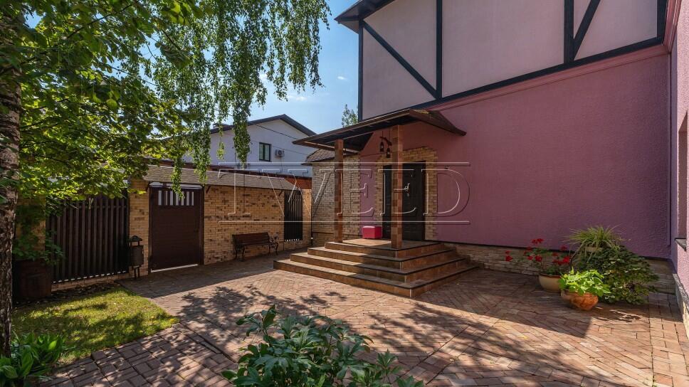 3-этажный коттедж 500 м² с отделкой