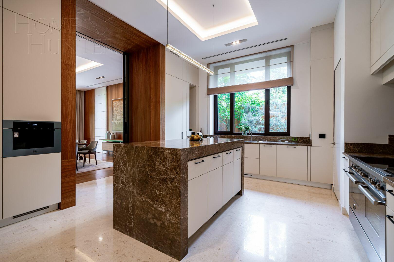 3-этажный коттедж 1 495.4 м² с отделкой
