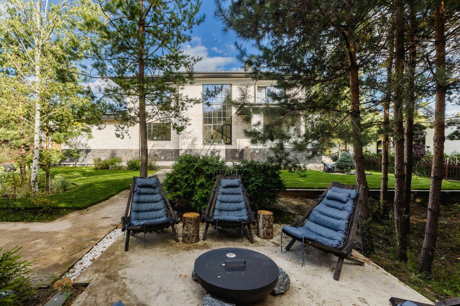 2-этажный коттедж 650 м² с отделкой