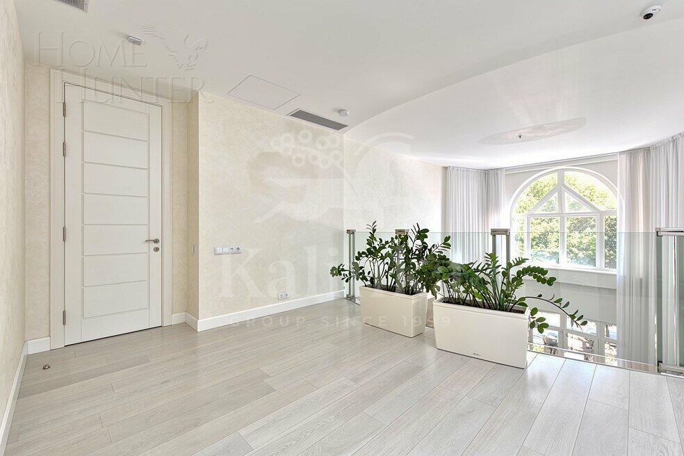 3-УРОВНЕВЫЙ ТАУНХАУС С ОТДЕЛКОЙ 525 М² НА 1 ЭТАЖЕ