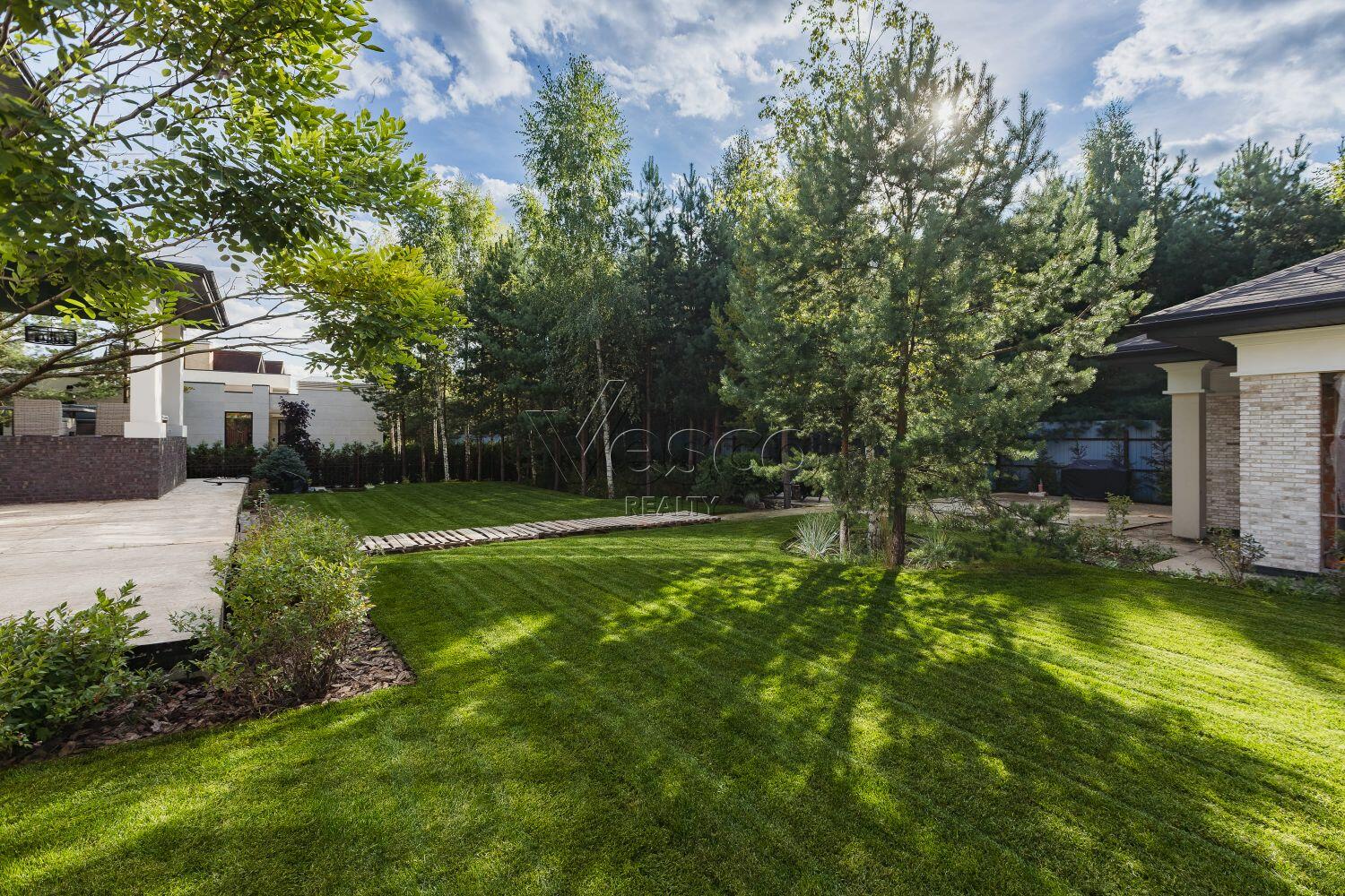 2-этажный коттедж 650 м² с отделкой