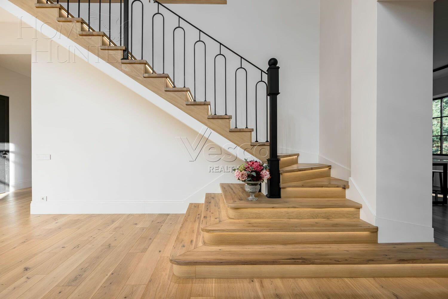2-этажный коттедж 650 м² с отделкой