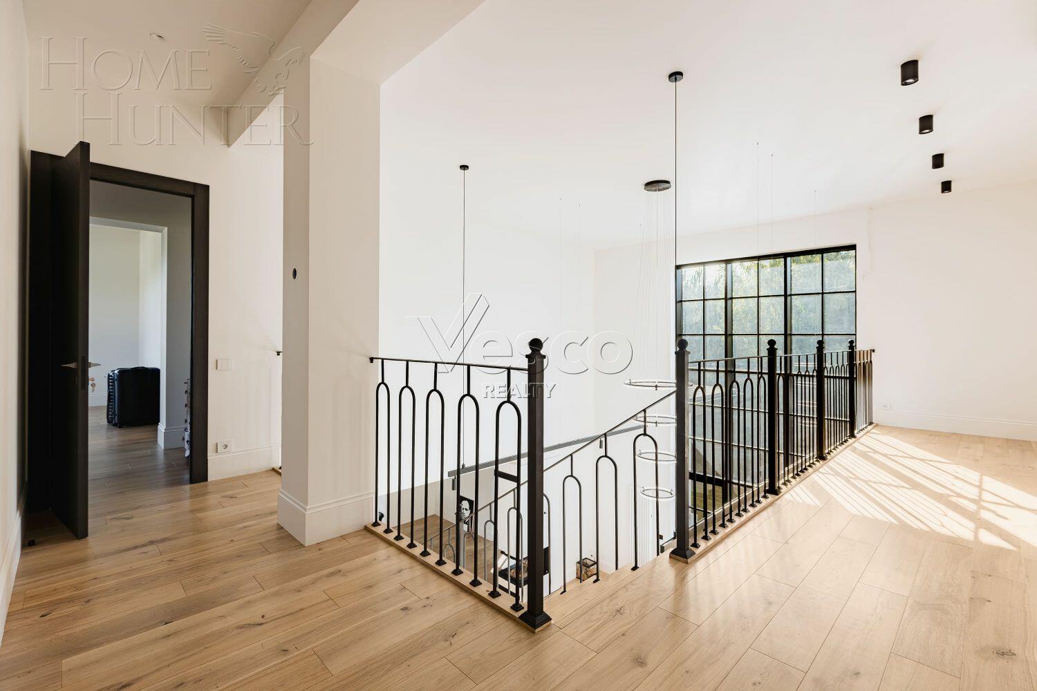 2-этажный коттедж 650 м² с отделкой