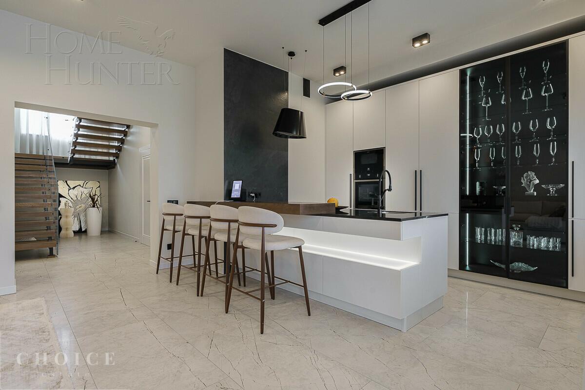 2-этажный коттедж 240 м² с отделкой