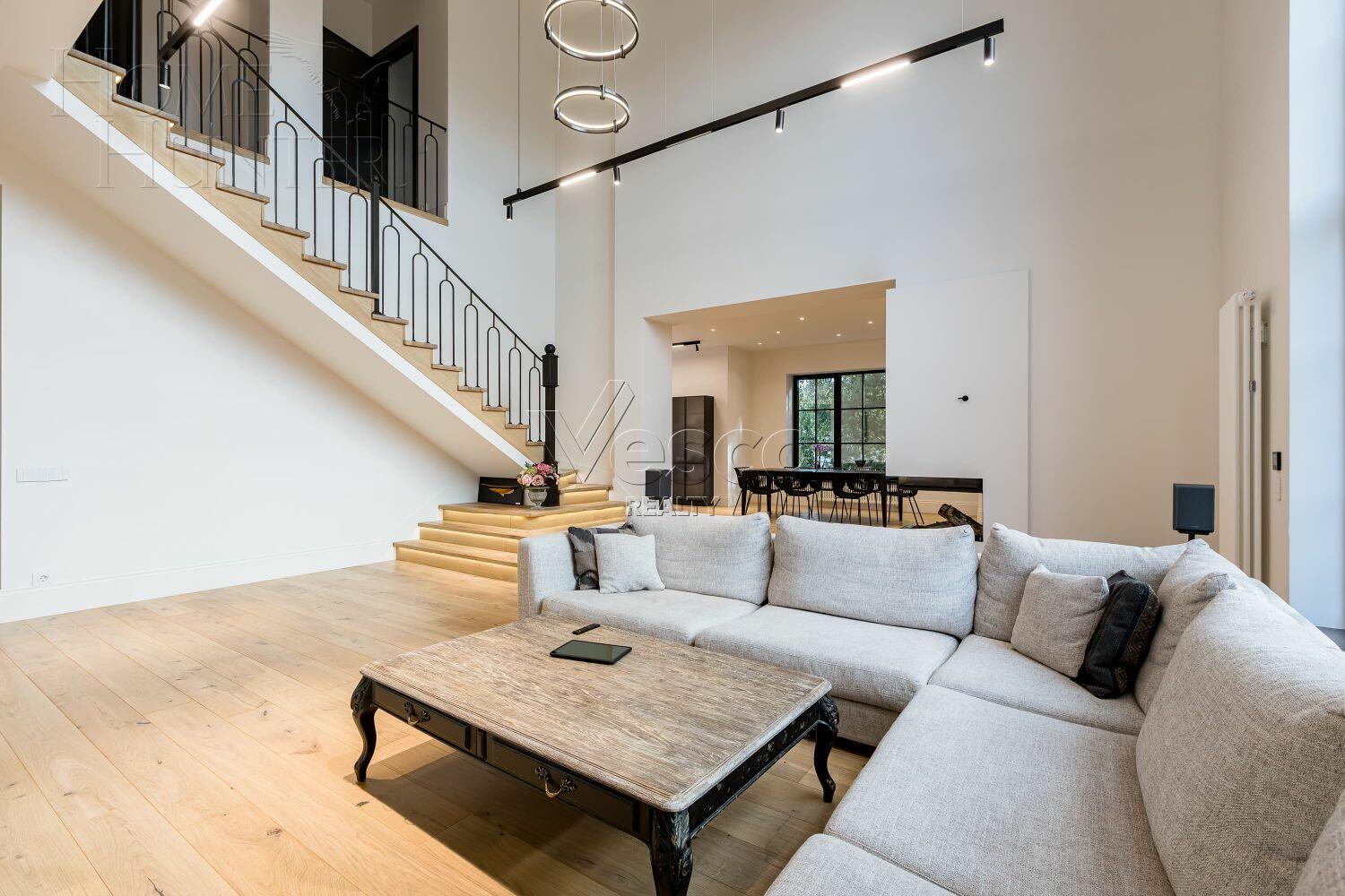 2-этажный коттедж 650 м² с отделкой