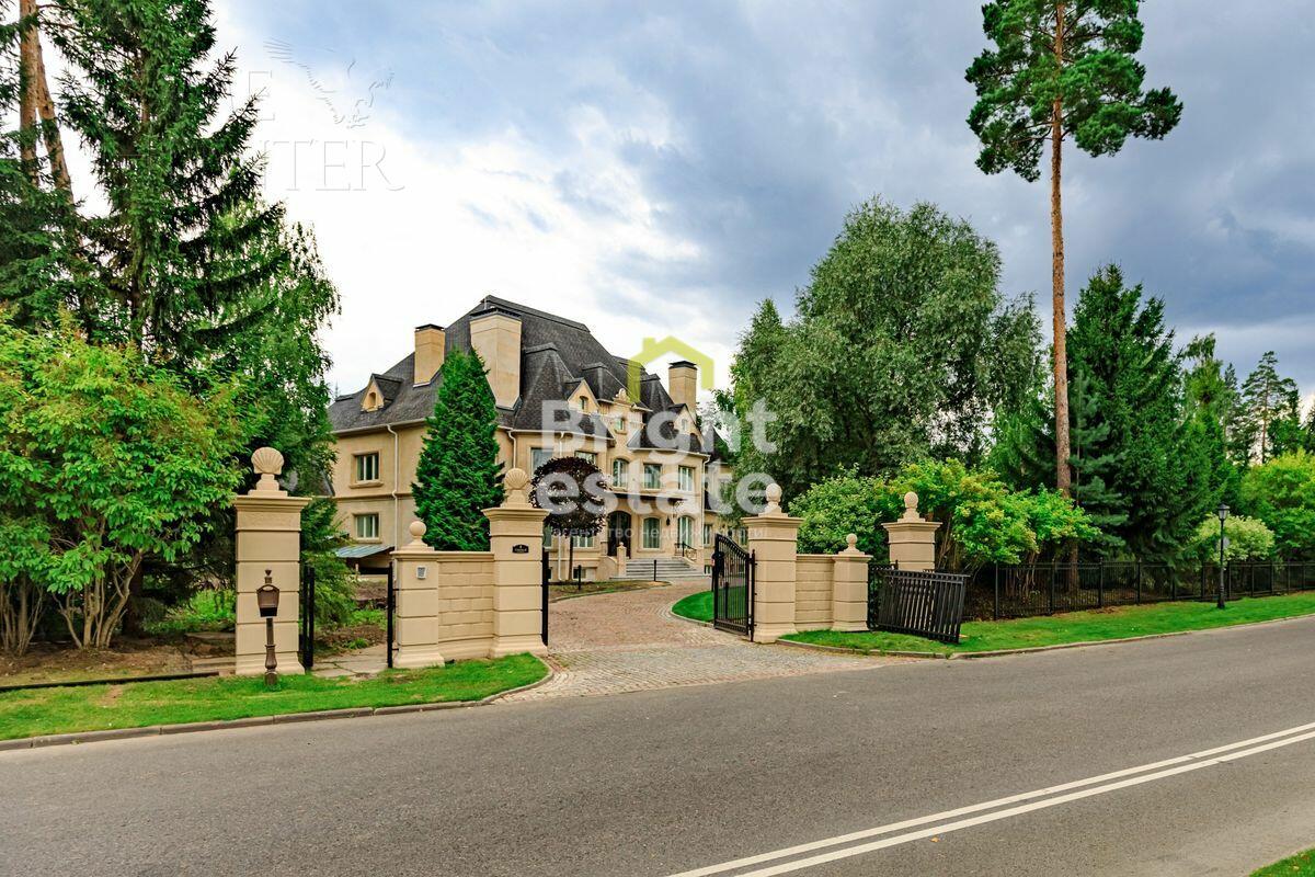 2-этажный коттедж 1 350 м² с отделкой